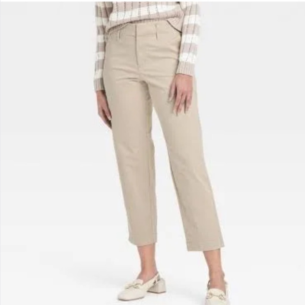CHICOS Tan High Rise Crop Length Nylon Blend Cargo Pocket Pants Size 8 NWT